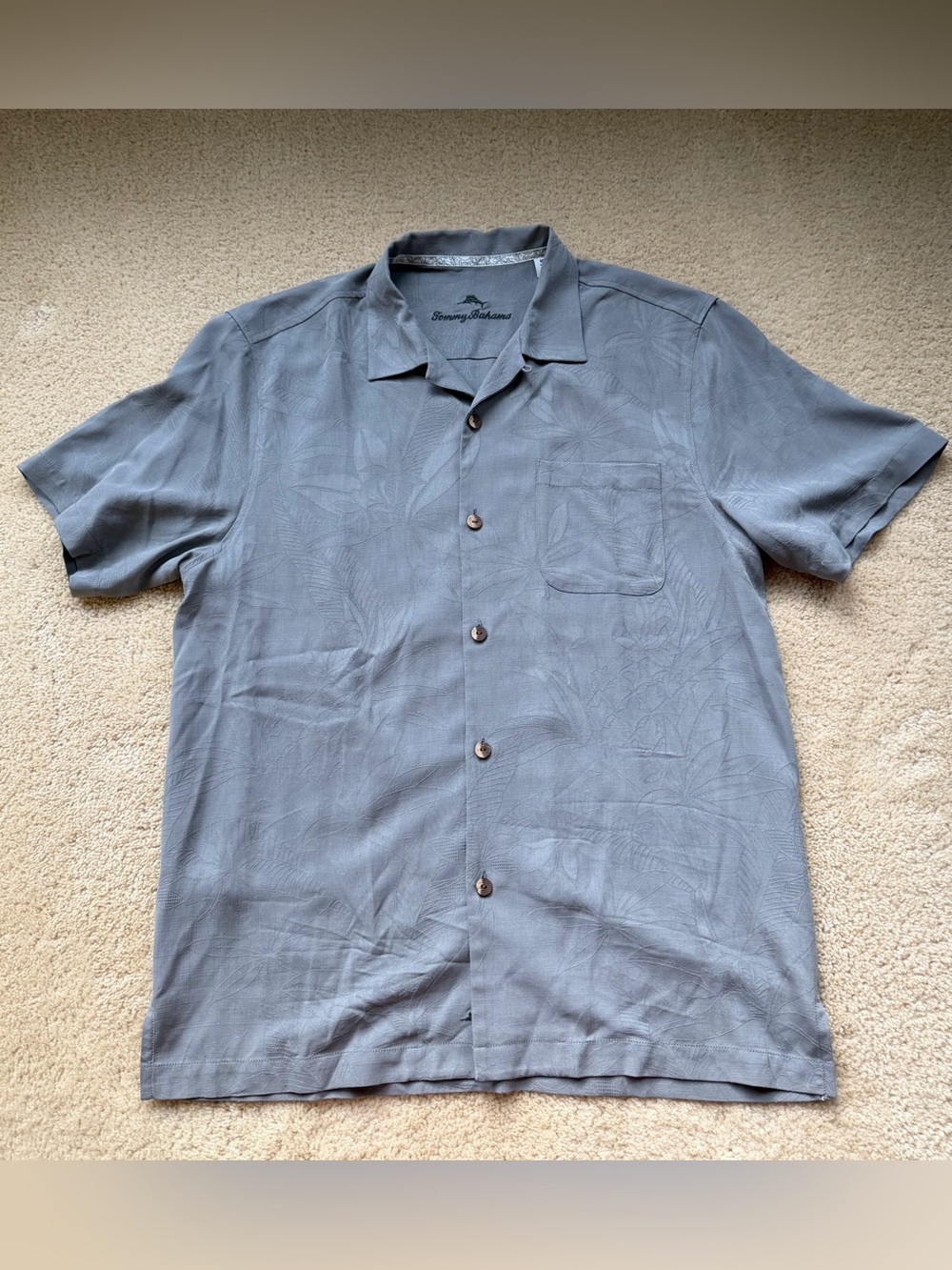 Tommy Bahama Men’s Gray Silk Jacquard Camp Style Button Up Shirt - Size M - EUC